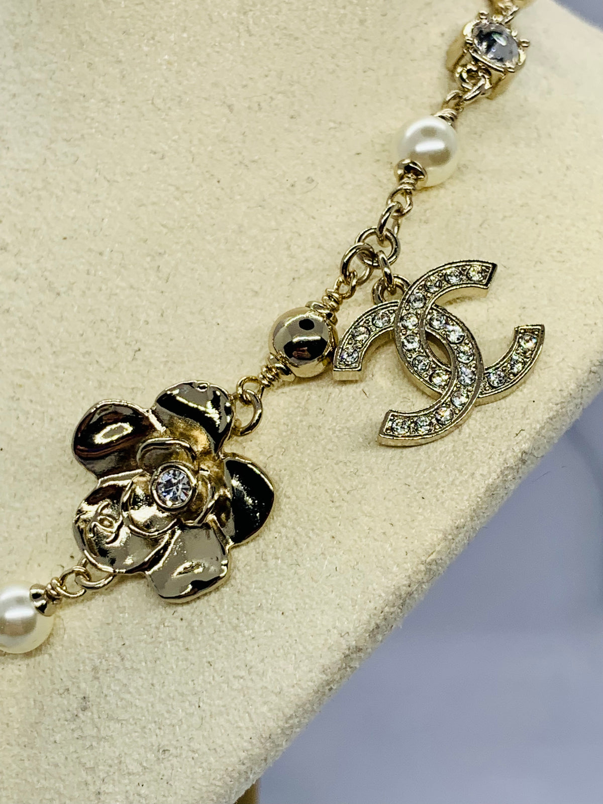 CHANEL CC Camelia Charm Necklace - Pre owned