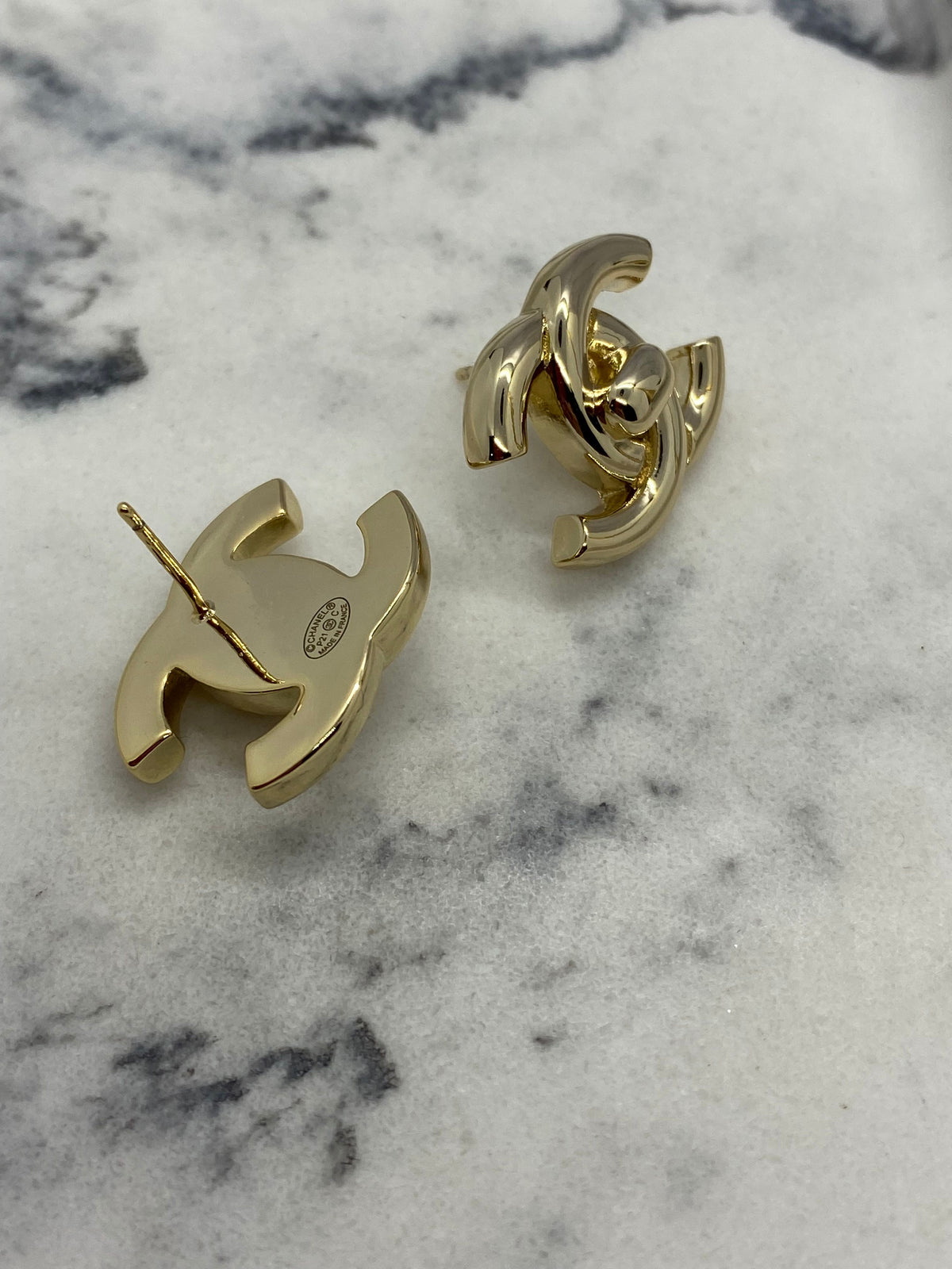CHANEL CC Light Gold Turn Key Earrings - Pre owned
