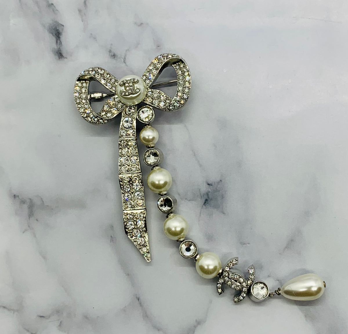 CHANEL CC Rhinestone Bow Brooch Pin - Pre owned