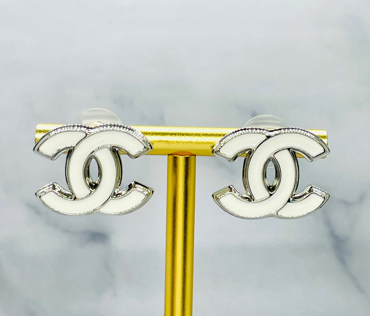 CHANEL CC Silver & White Stud Earrings - Pre owned