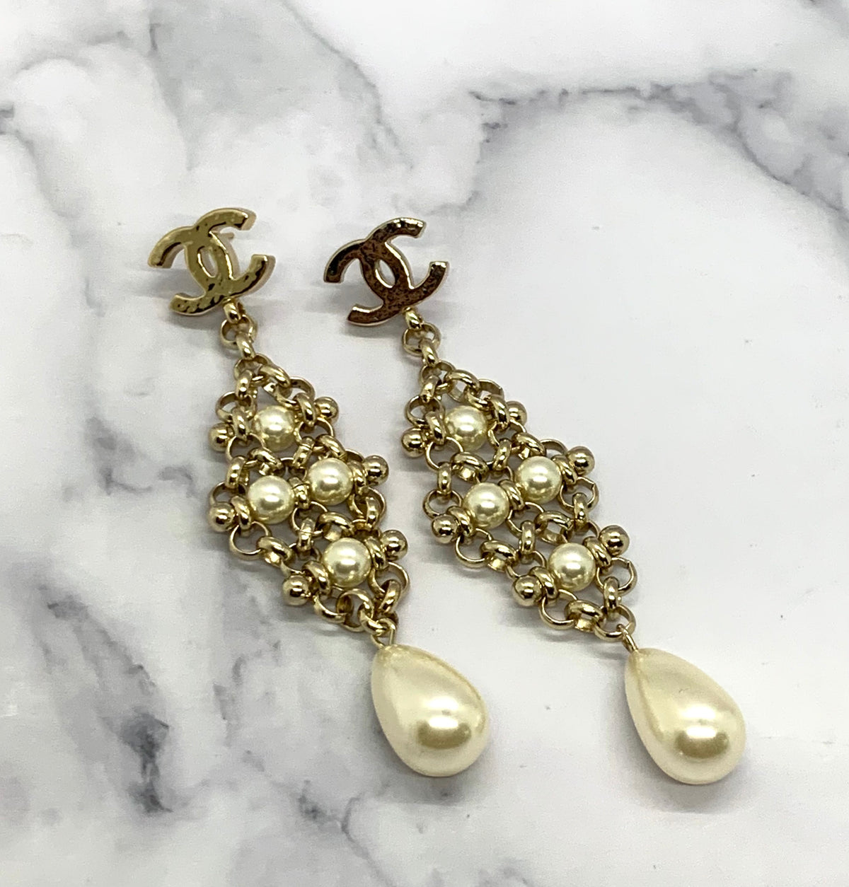 CHANEL CC Pendant Pearl Earrings - Pre owned