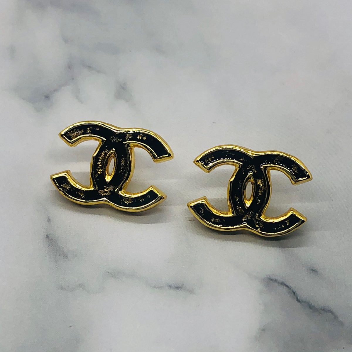 CHANEL CC Black Gold Flakes Earrings - Pre owned