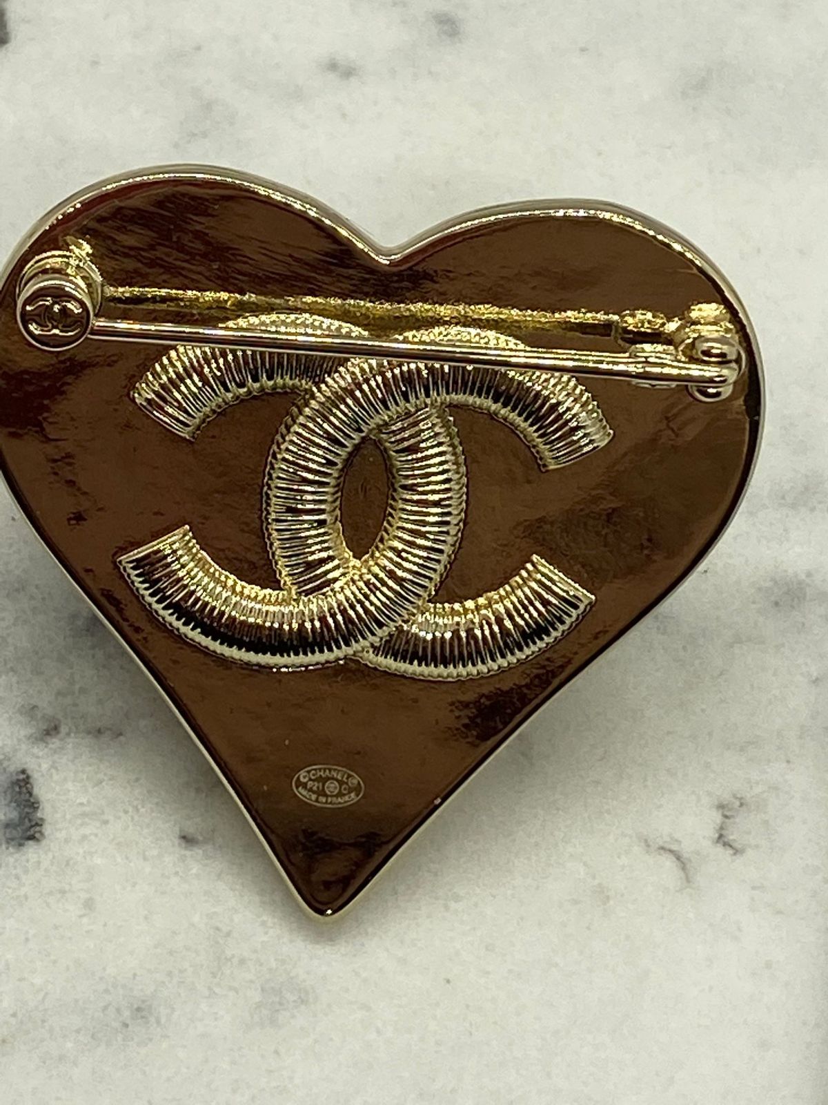 CHANEL CC Gold Tone Heart Brooch Pin - Pre owned