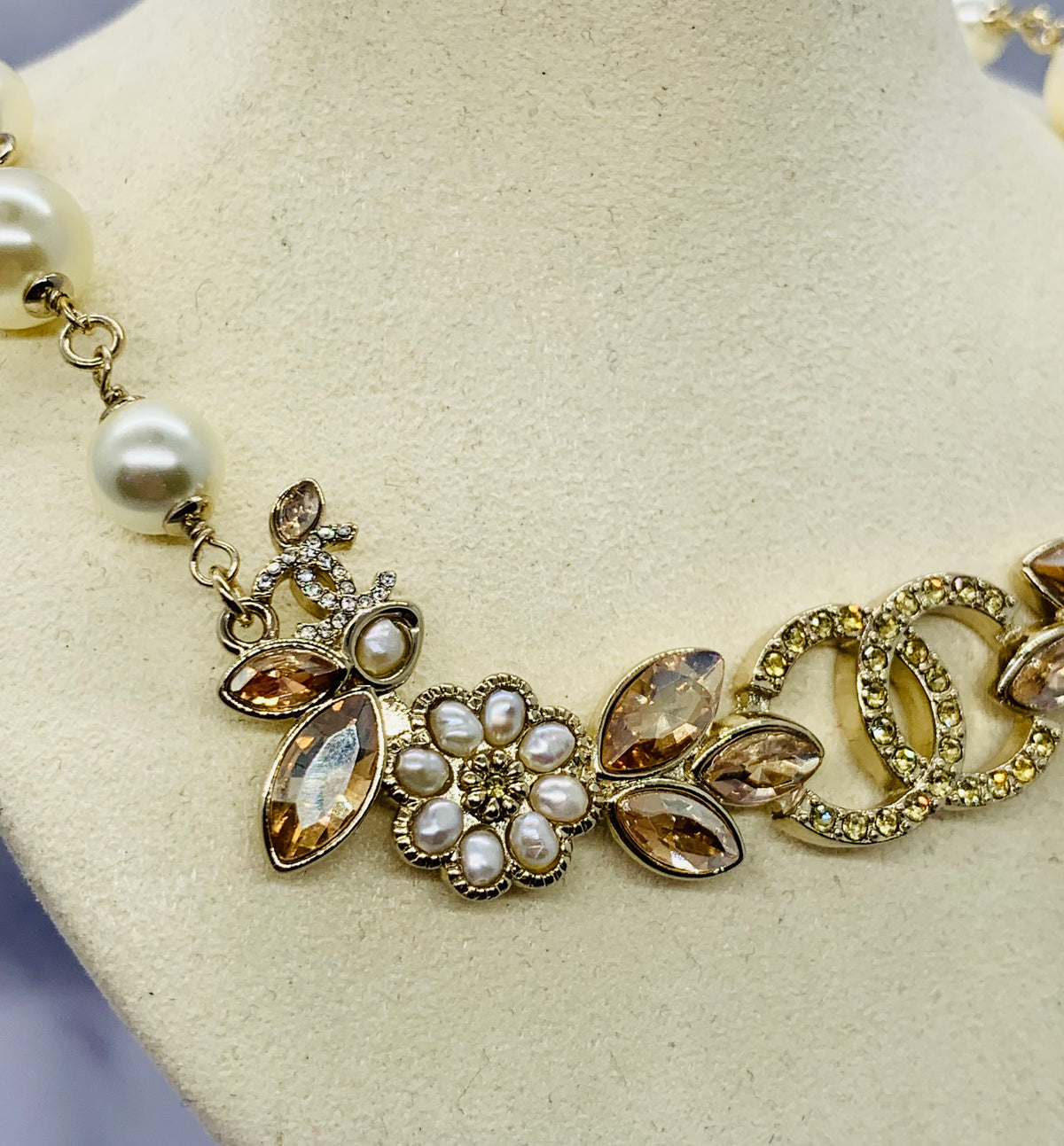 CHANEL CC Rhinestone Floral Necklace - Pre owned