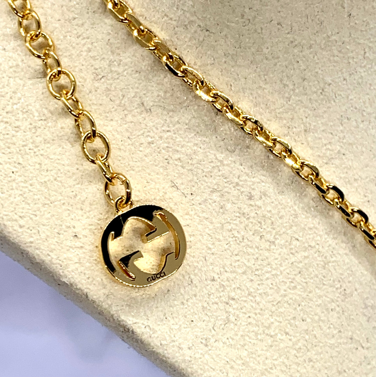 GUCCI Pearl Monogram Necklace - Pre owned