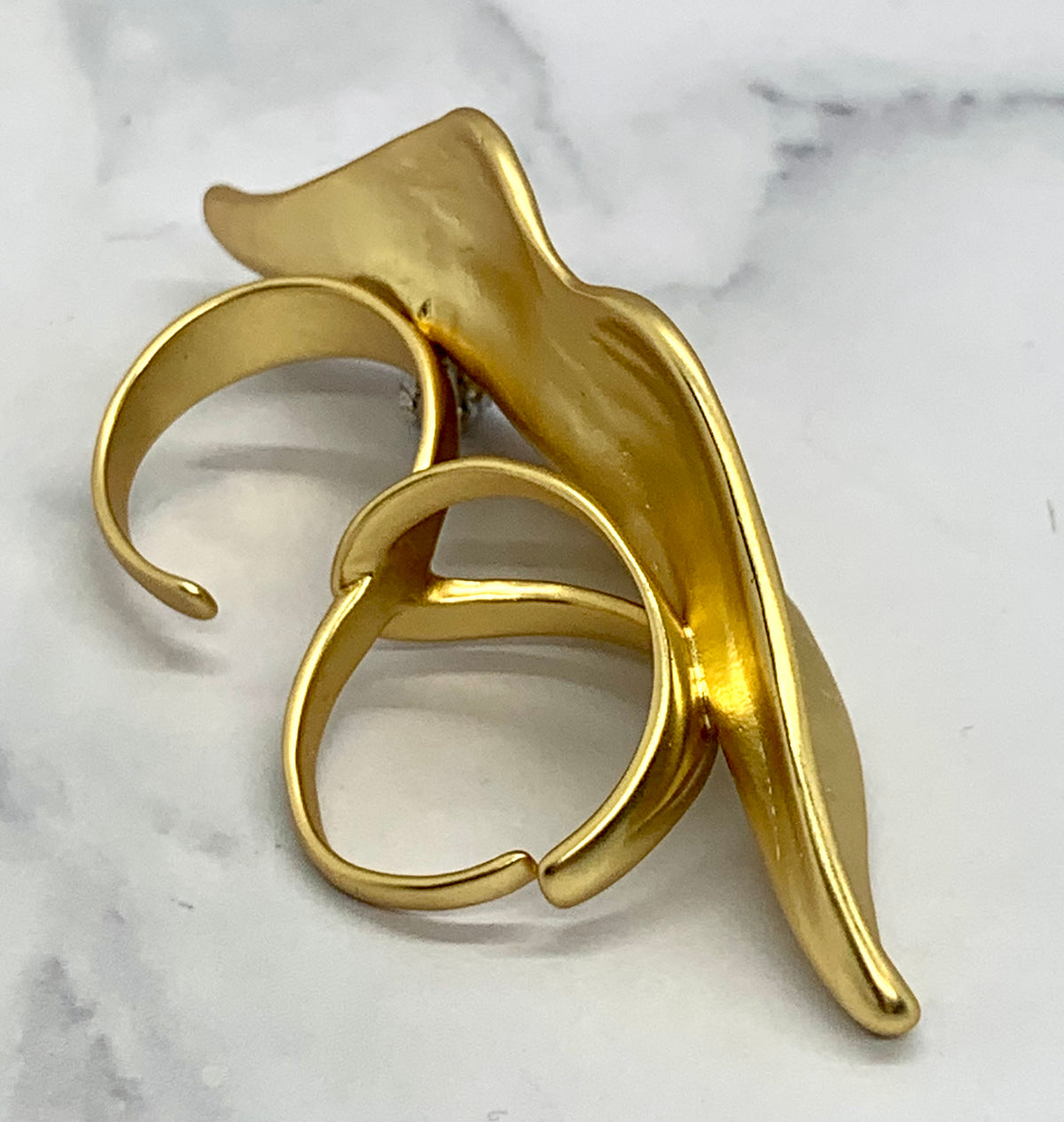 SCHIAPARELLI Pierced Lip Statement Ring - Pre owned