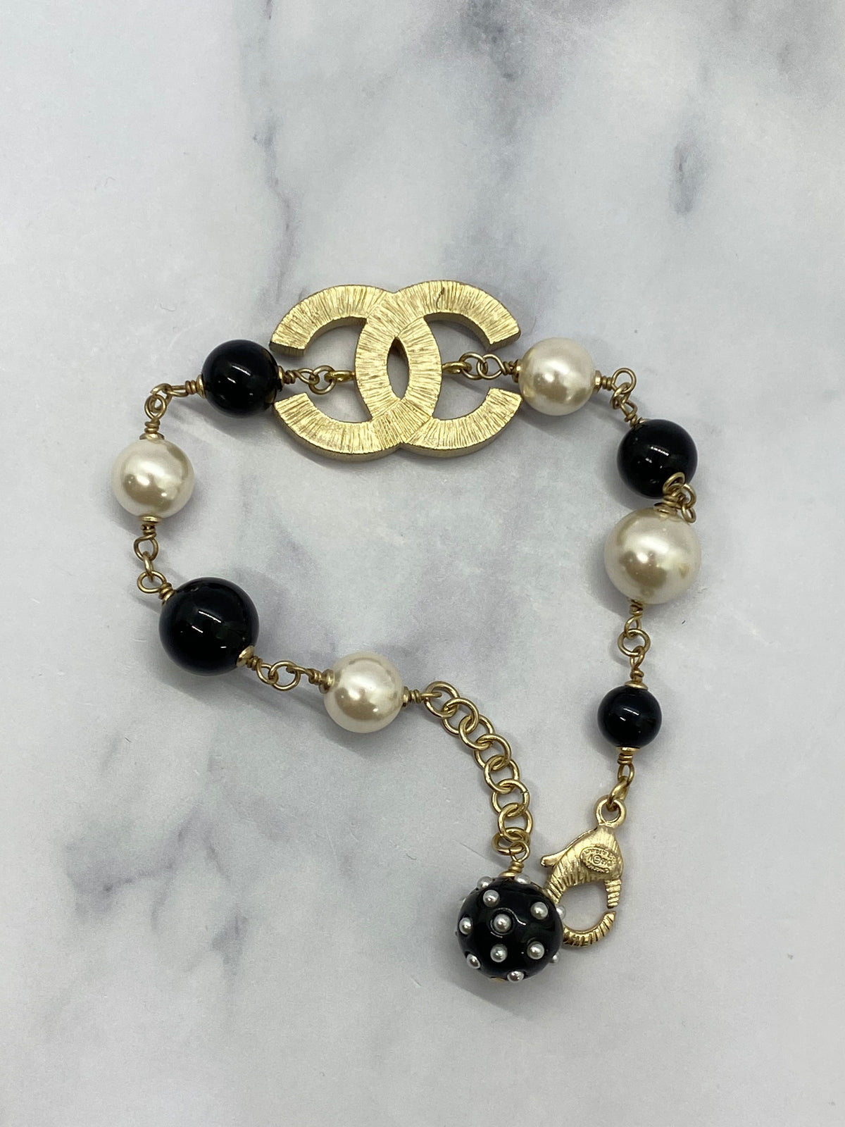CHANEL CC Black & White Bracelet - Pre owned
