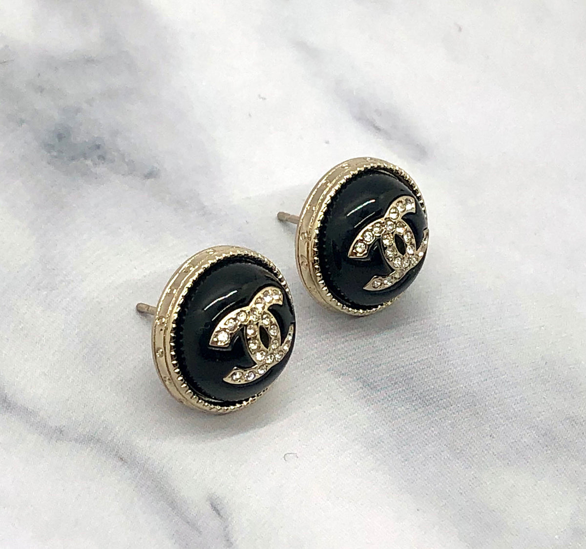 CHANEL CC Black Rhinestone Button Earrings - Pre owned / KI4111