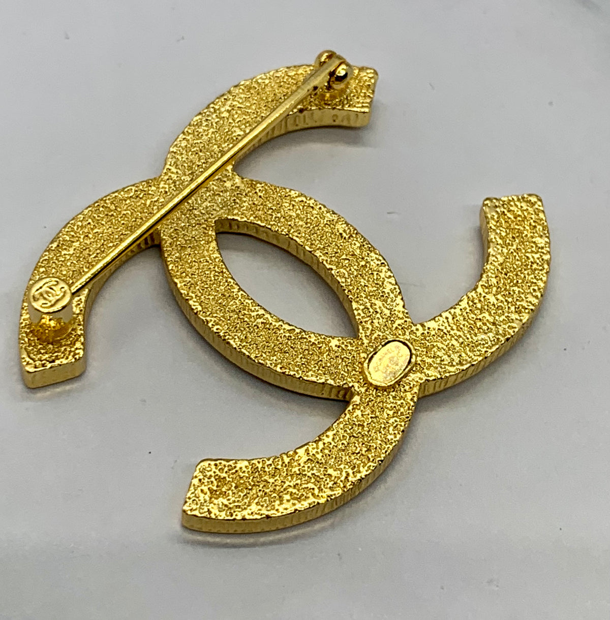 CHANEL CC Gold Tone Black Enamel Brooch Pin - Pre owned