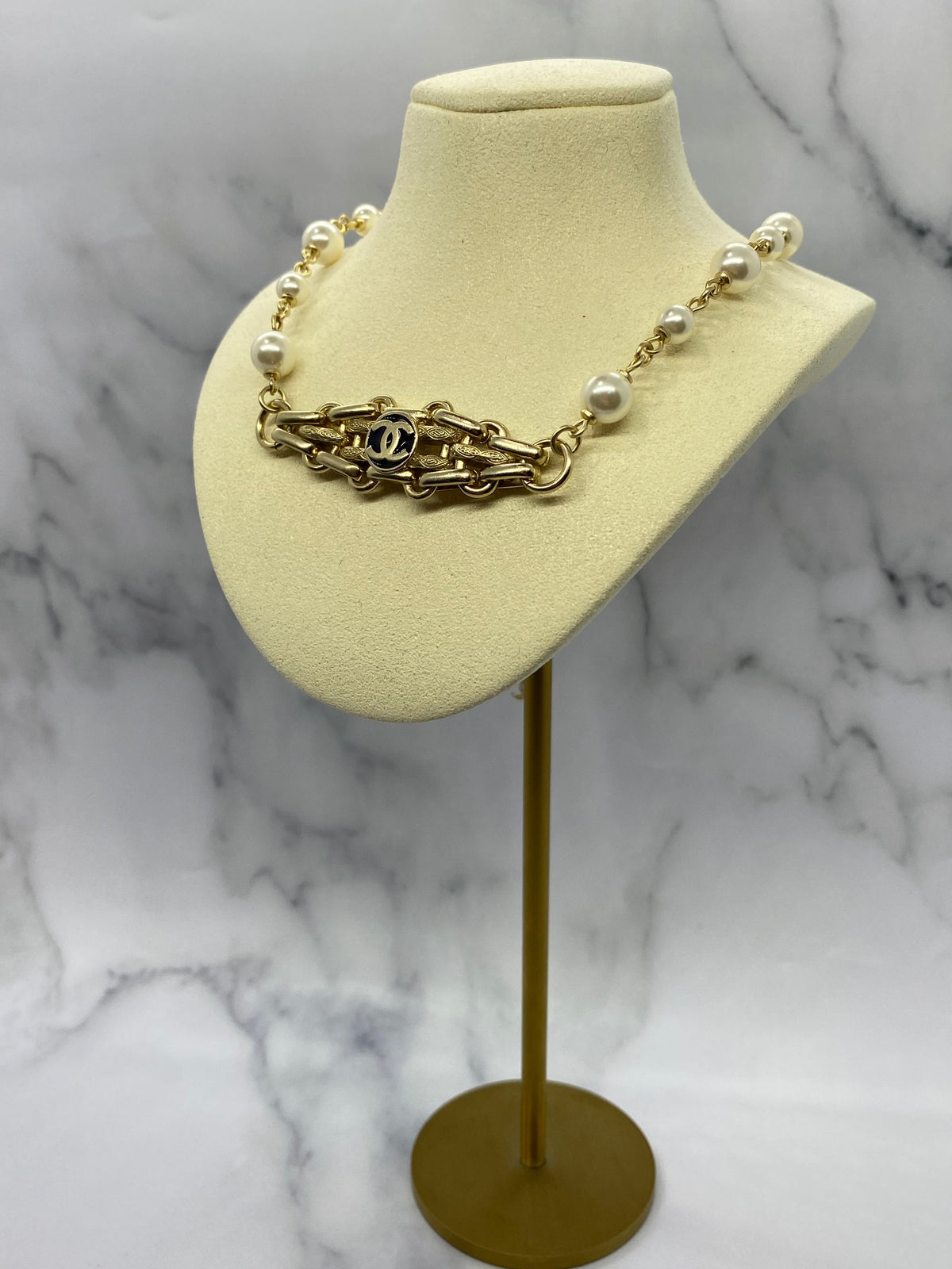 CHANEL CC 2017 Pearl Elaborate Necklace - USED