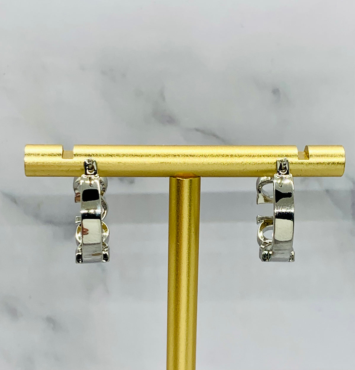 GUCCI Silver Tone Hoop Earrings - Pre owned