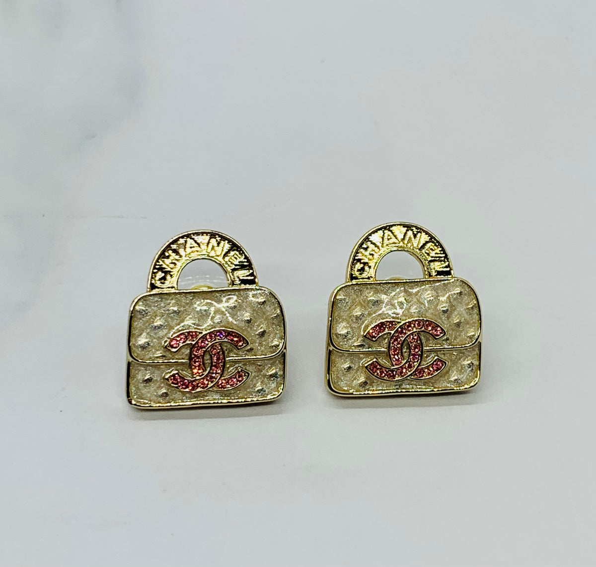 CHANEL CC White Enamel Bag Shaped Earrings - Pre owned