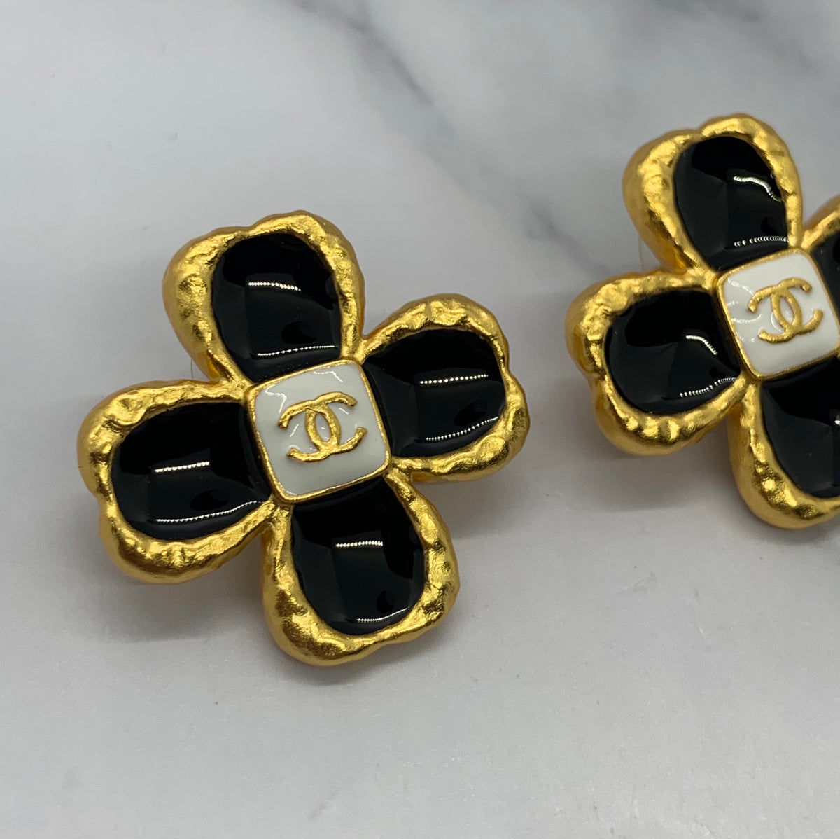 CHANEL CC Gold Flower Earrings - Pre owned