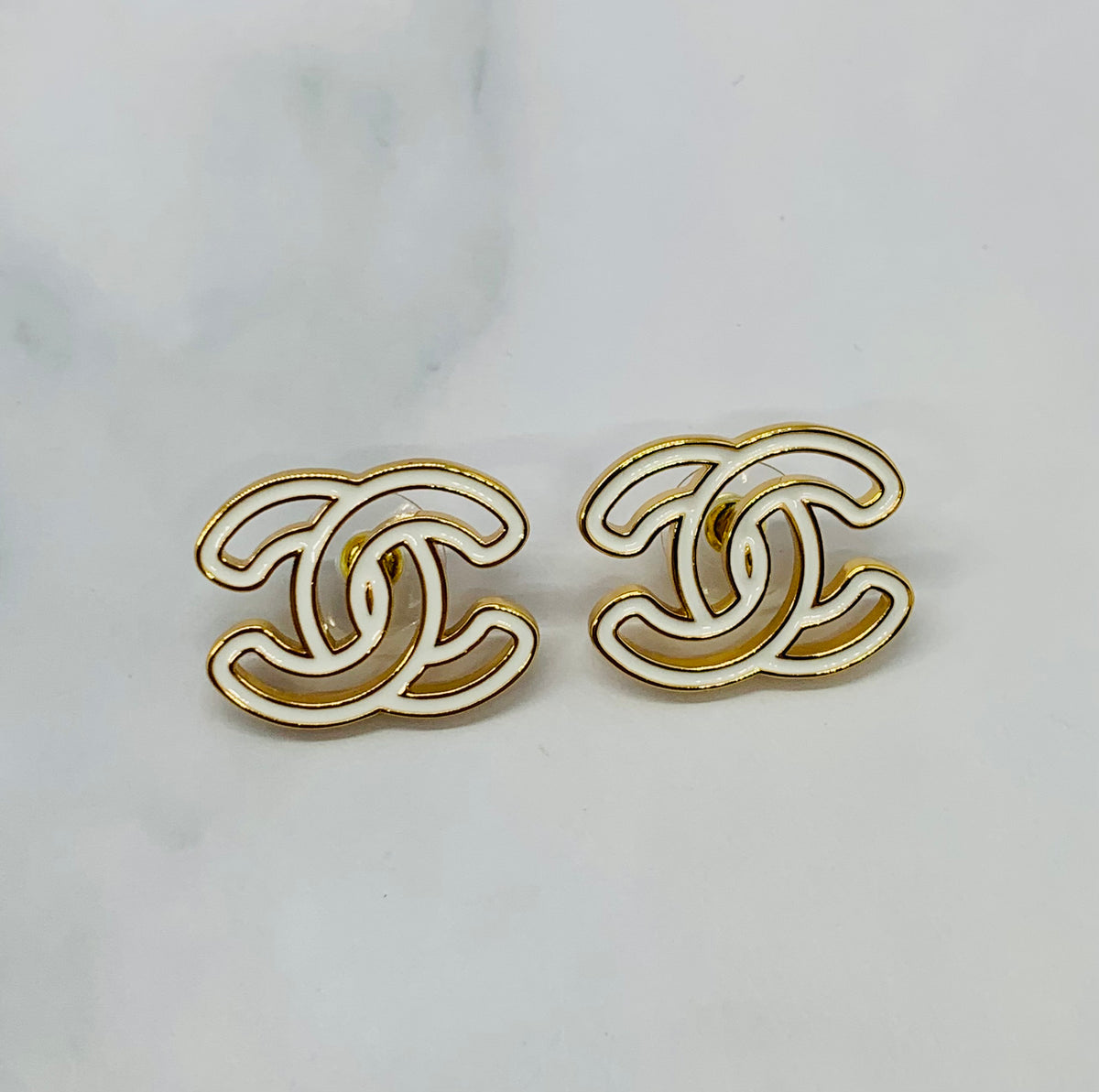 CHANEL CC White Outline Earrings - Pre owned