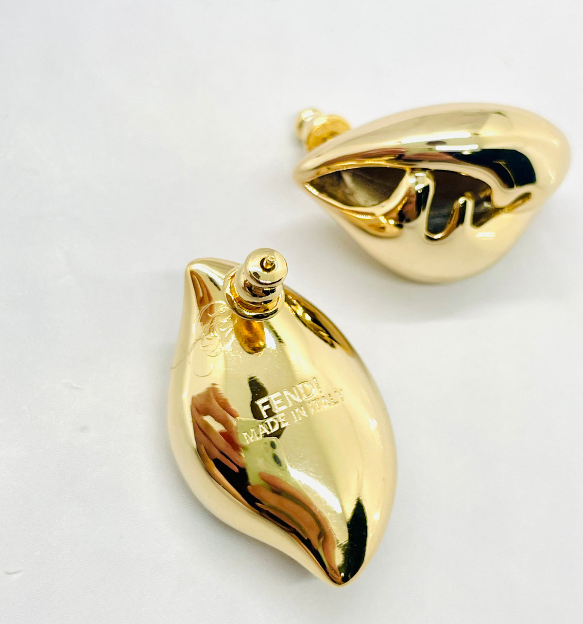 FENDI Shell Shaped Gold Tone Earrings - Pre owned