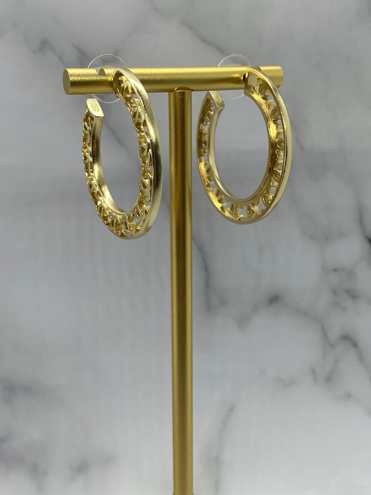 CHANEL CC 2019 Gold Tone Hoop Earrings - Pre owned