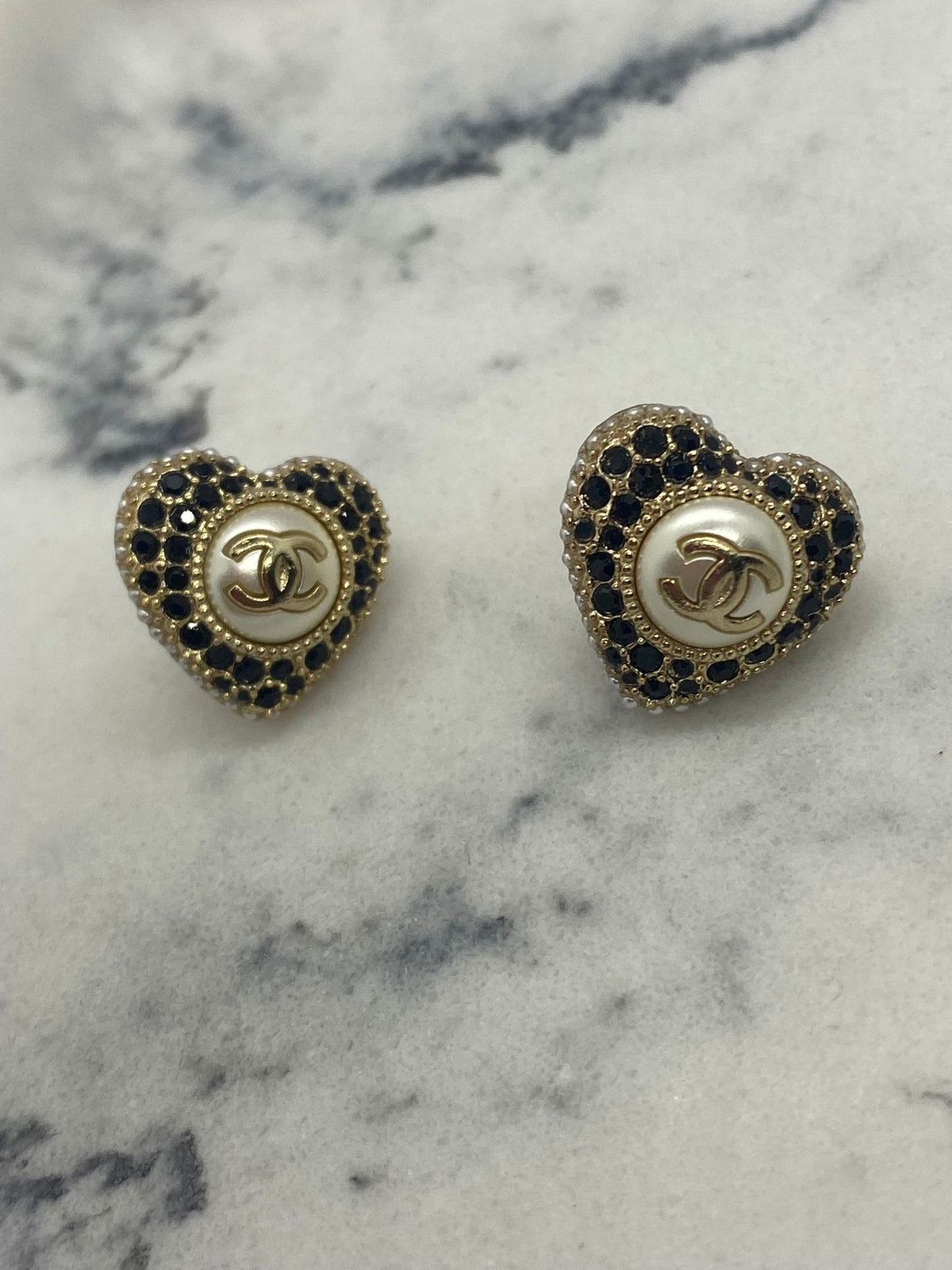 CHANEL CC Heart Rhinestone Earrings - Pre owned