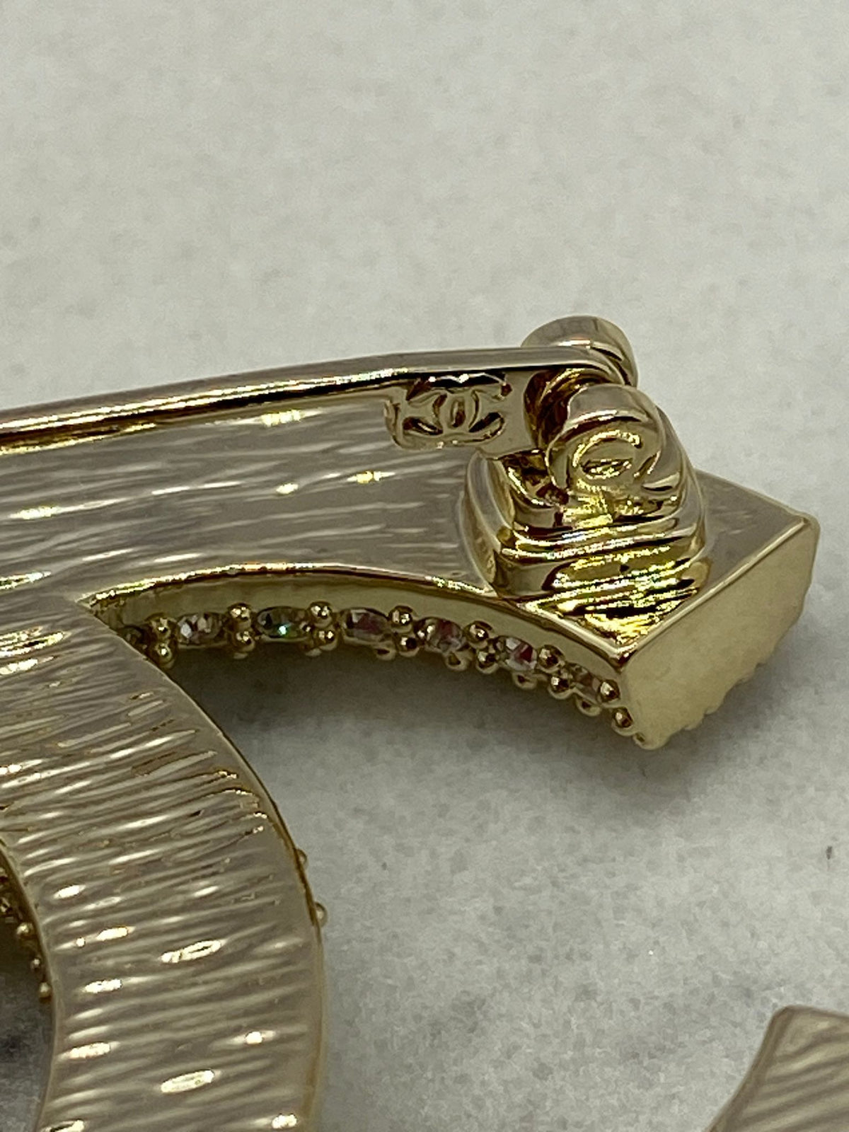 CHANEL CC Pale Gold Rhinestone Brooch Pin - Pre owned