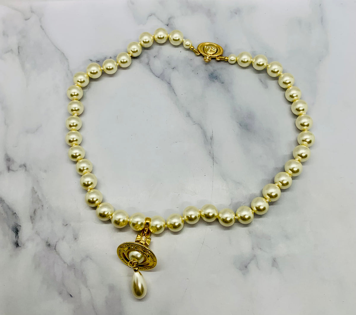 VIVIENNE WESTWOOD Gold Tone Pearl Orb Necklace - Pre owned
