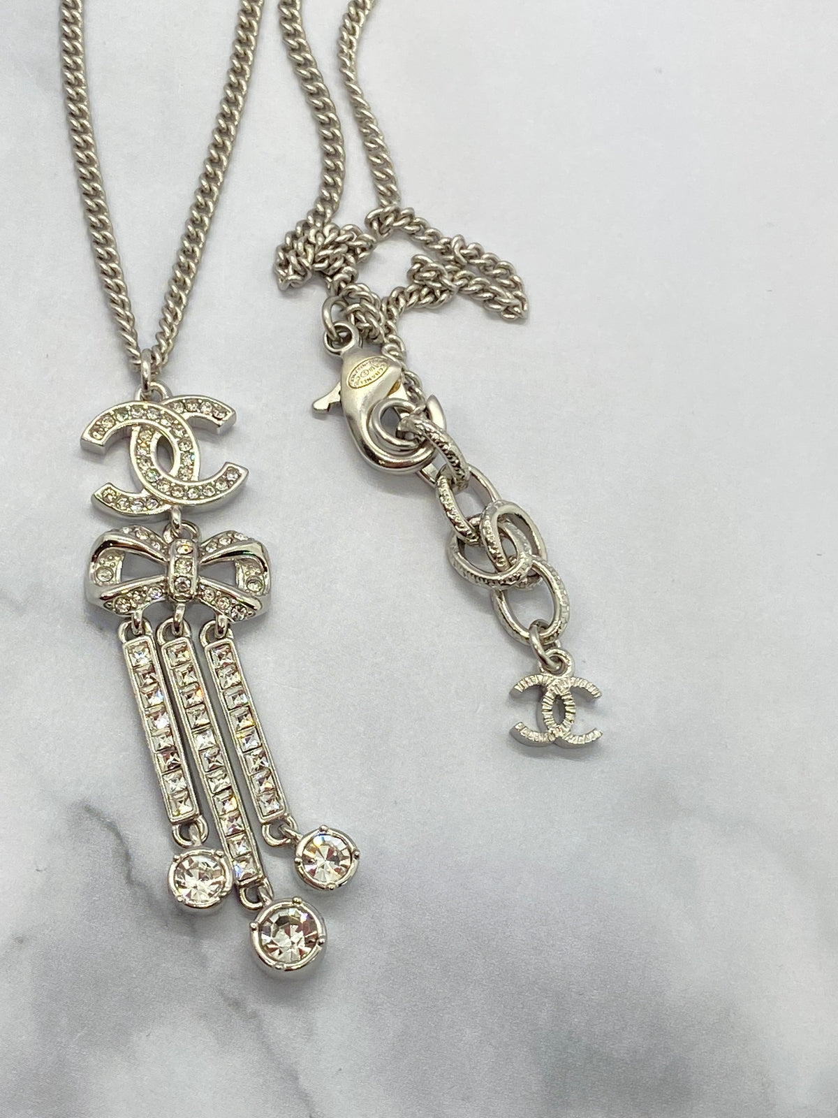 CHANEL CC 2018 Bow Pendant Rhinestone Necklace - Pre owned