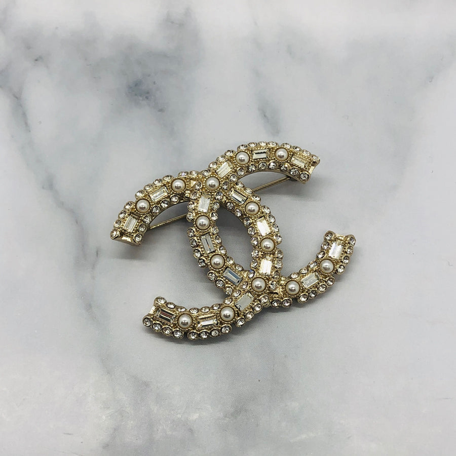CHANEL CC Rhinestone & Pearl Trim Brooch Pin - Pre owned