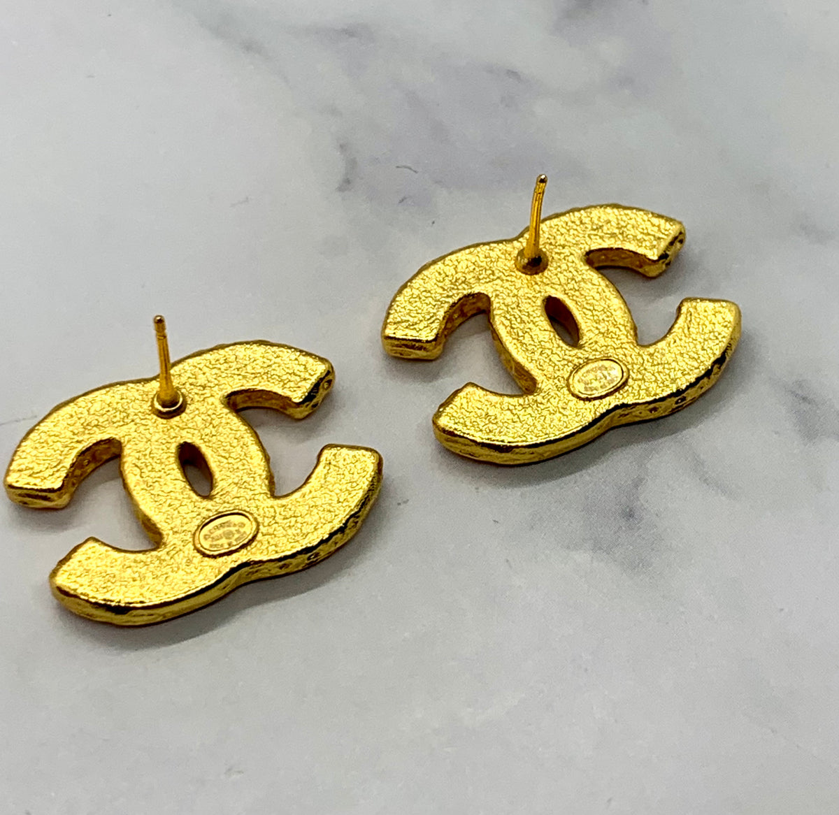 CHANEL CC Pink Enamel Gold Tone Earrings - Pre owned
