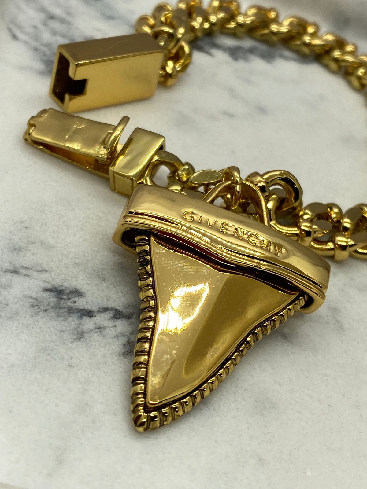 GIVENCHY Gold Tone Shark Tooth Chain Bracelet - Pre owned