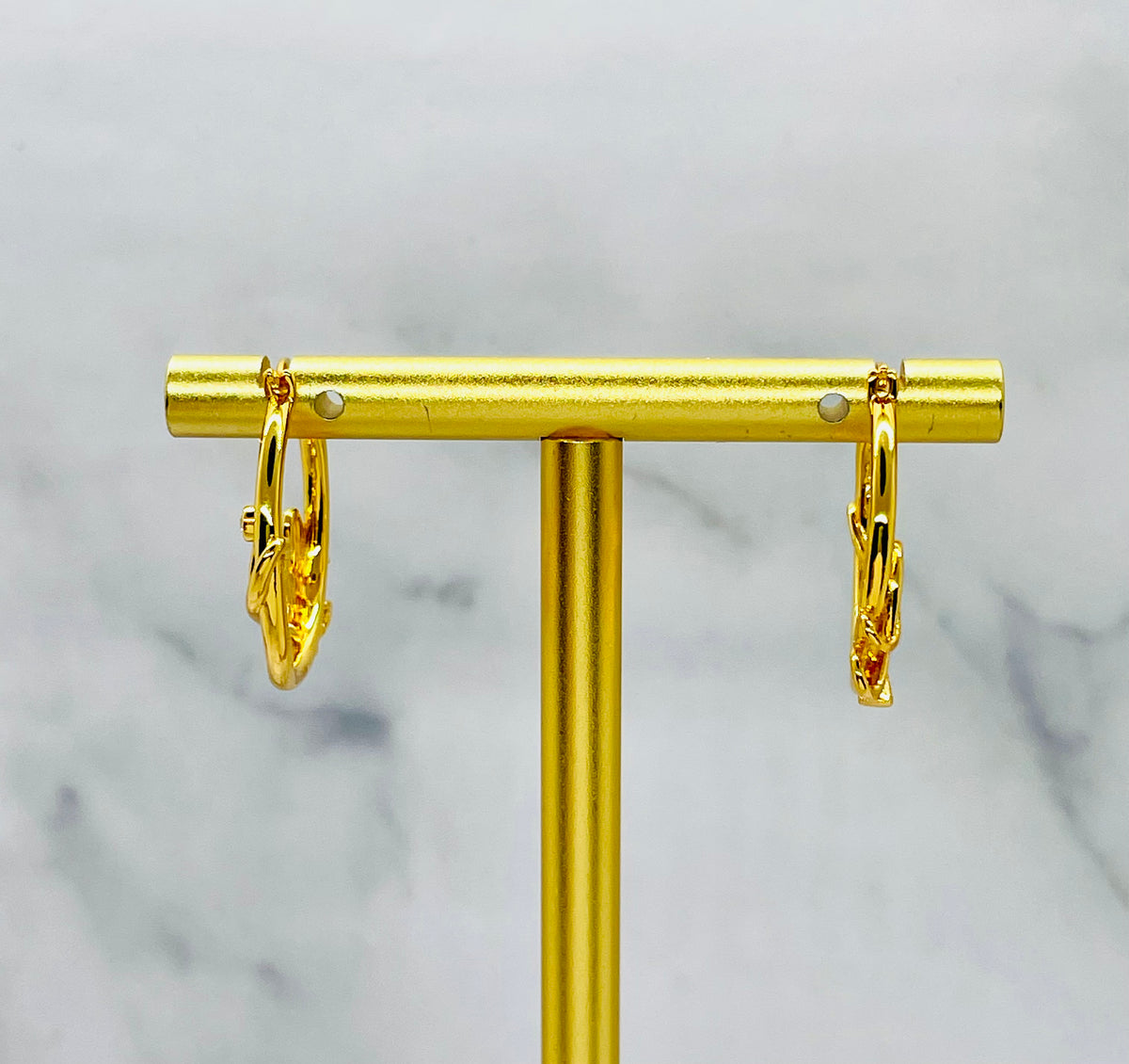 GUCCI Script Gold Tone Hoop Earrings - Pre owned