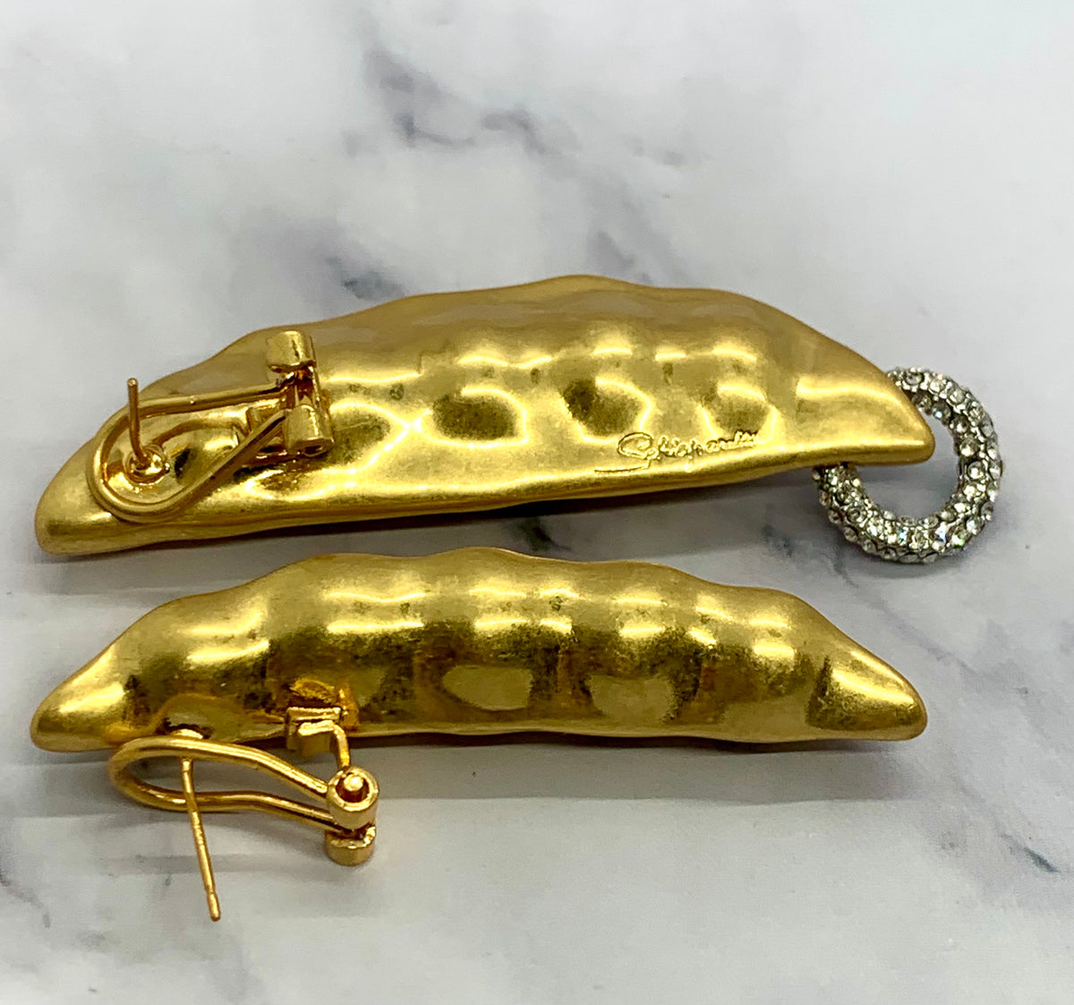 SCHIAPARELLI Statement Pearl Pea Pod Earrings - Pre owned