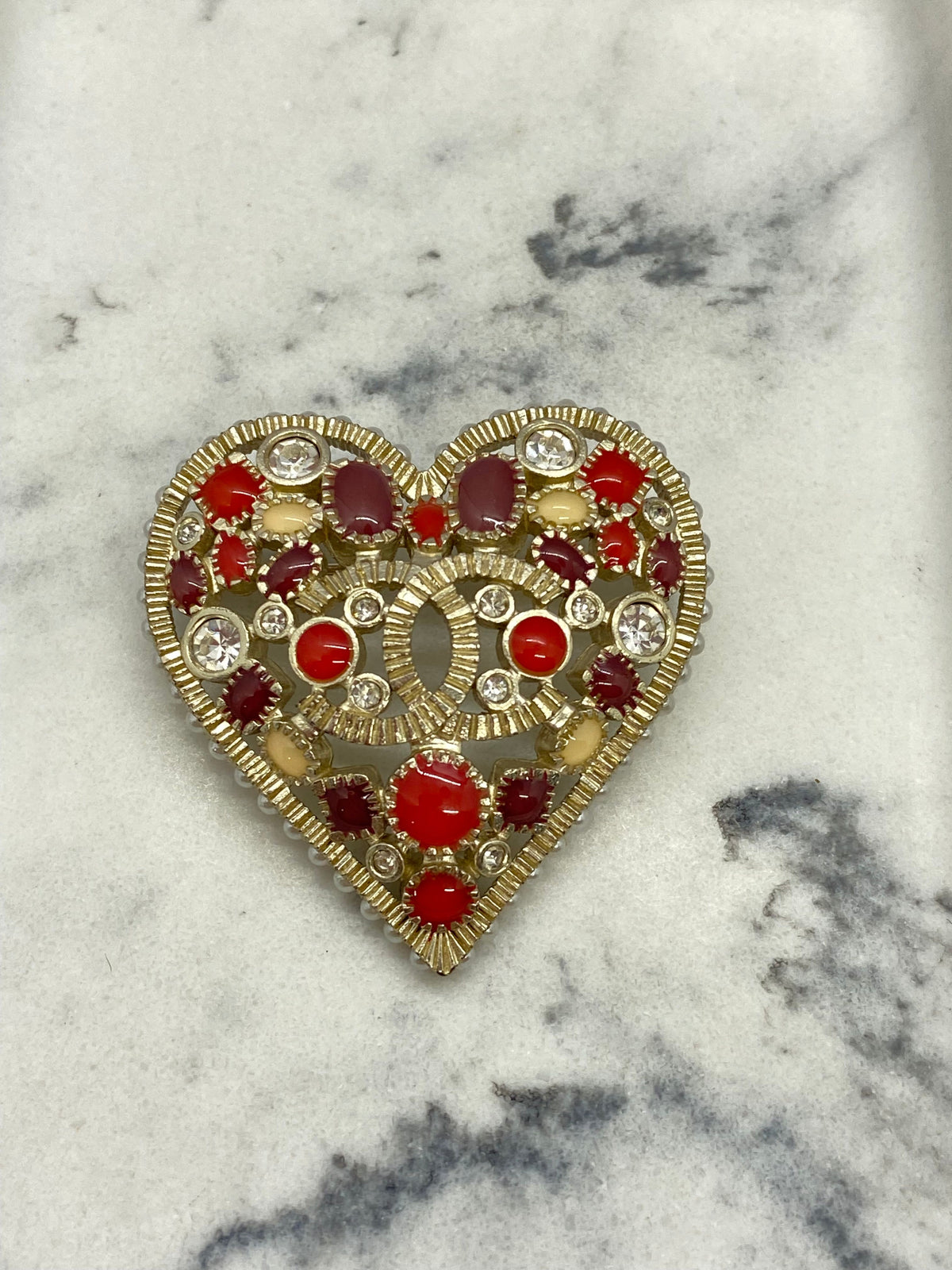 CHANEL CC Heart Brooch Pin - Pre owned