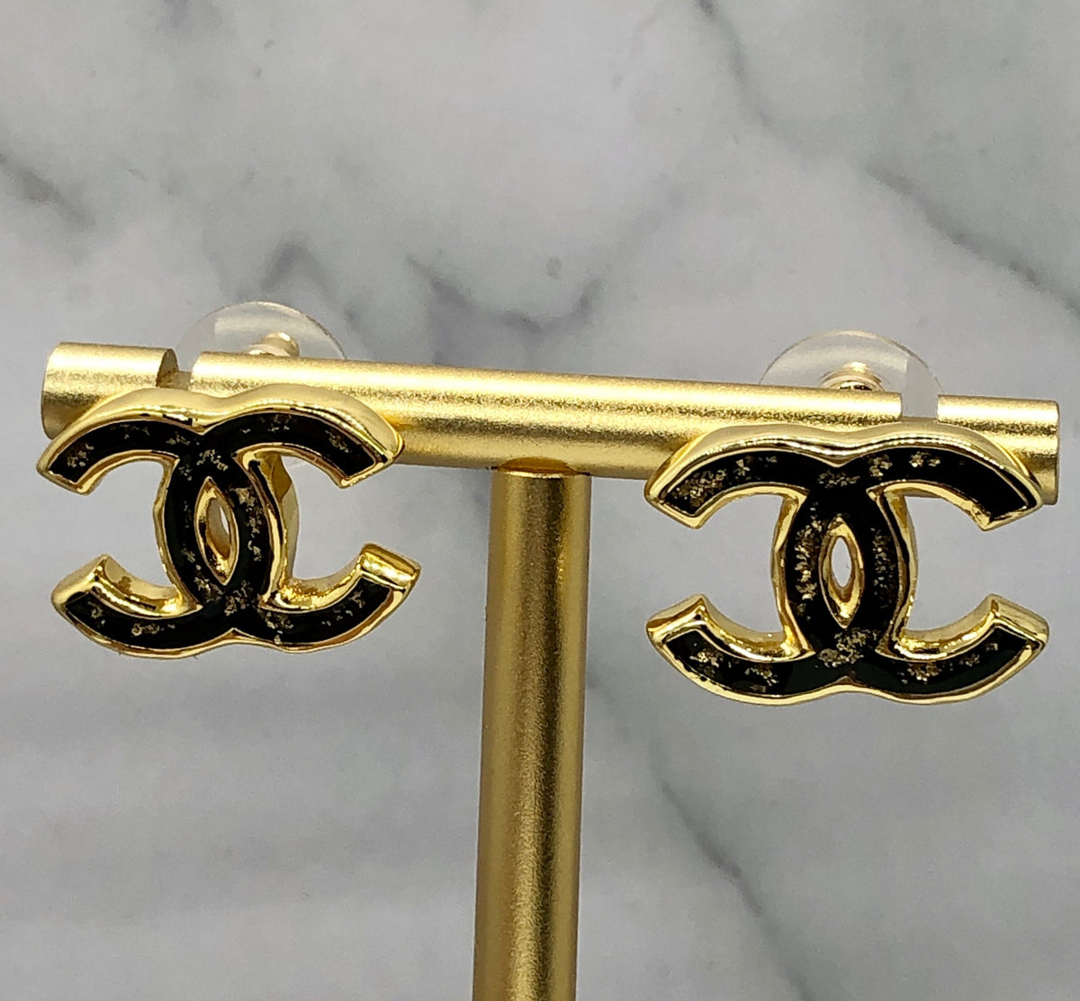 CHANEL CC Black Gold Flakes Earrings - Pre owned