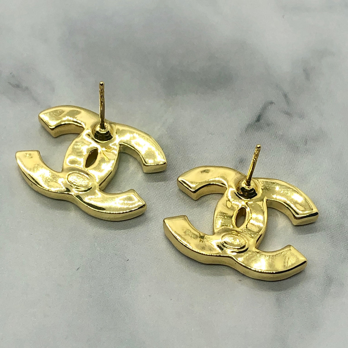 CHANEL CC Black Gold Flakes Earrings - Pre owned