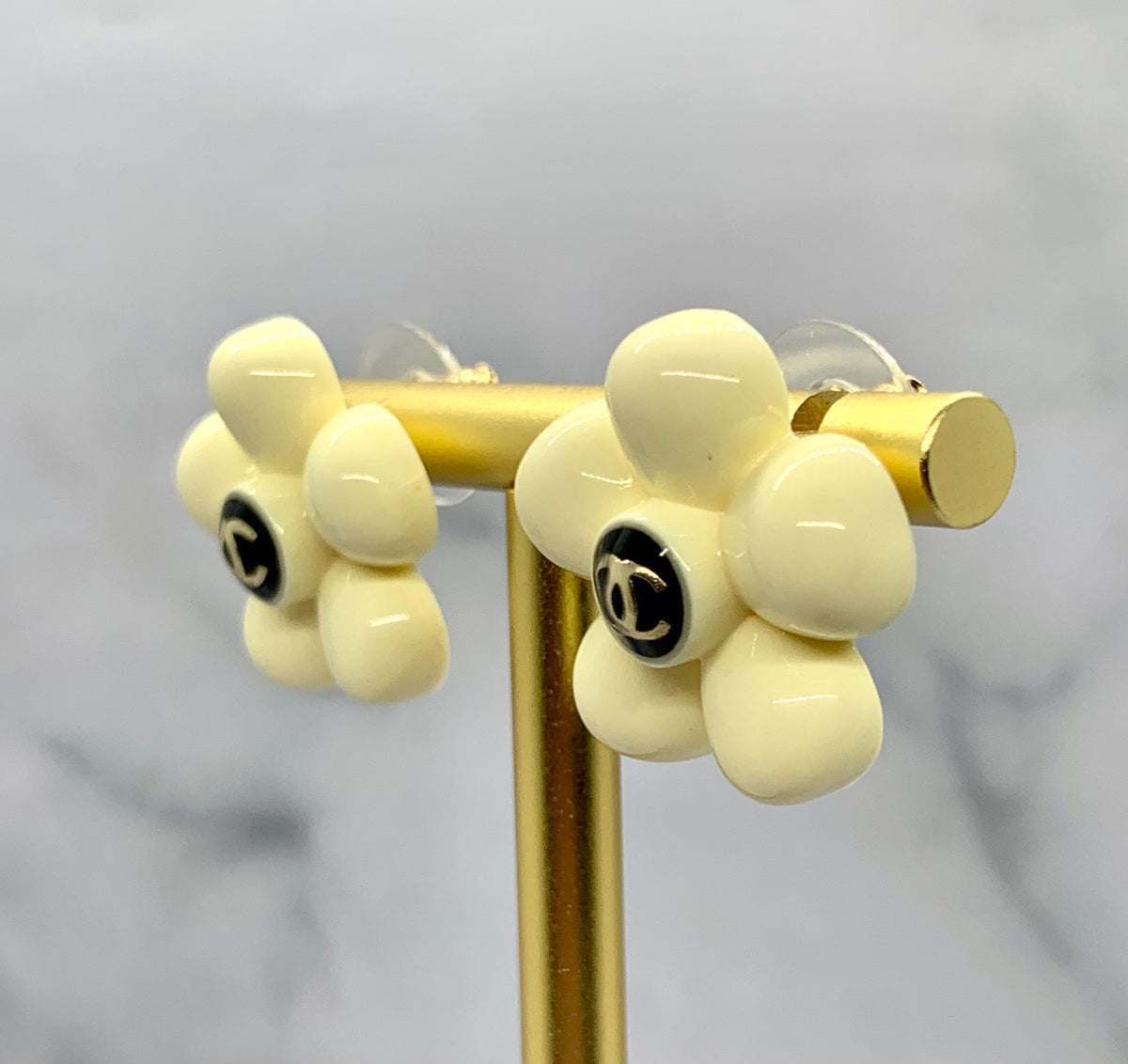 CHANEL CC Plastic Camelia Earrings - Pre owned