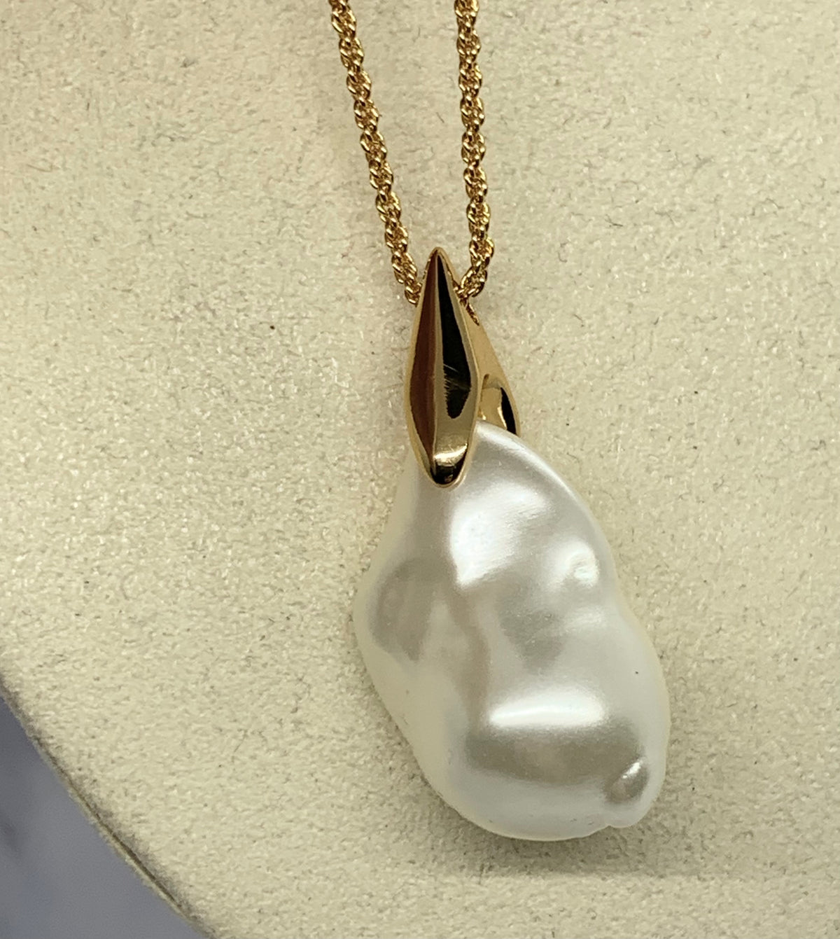 BOTTEGA VENETA Fresh Water Pearl Pendant Necklace - Pre owned