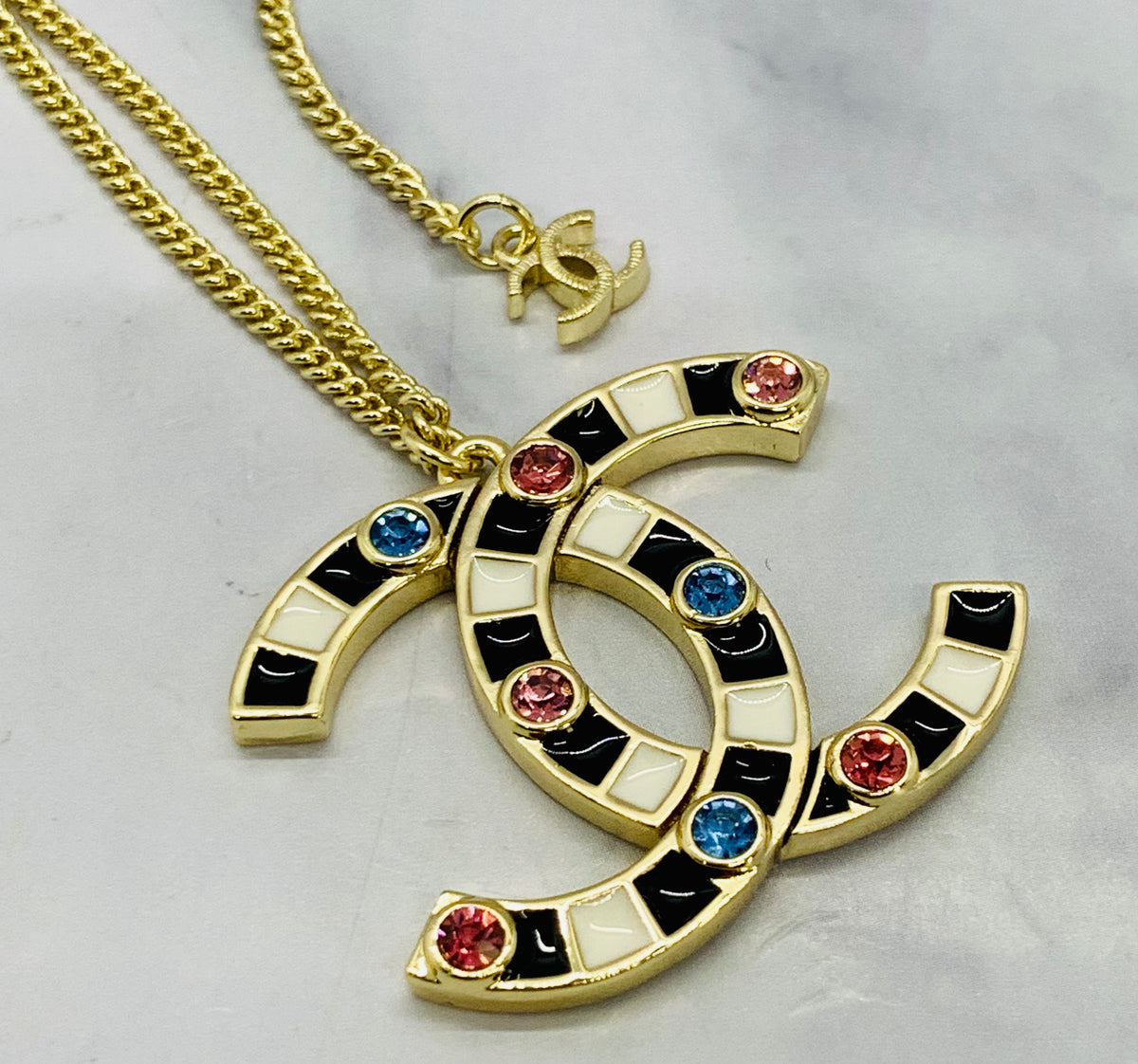 CHANEL CC Enamel Pendant Necklace - Pre owned