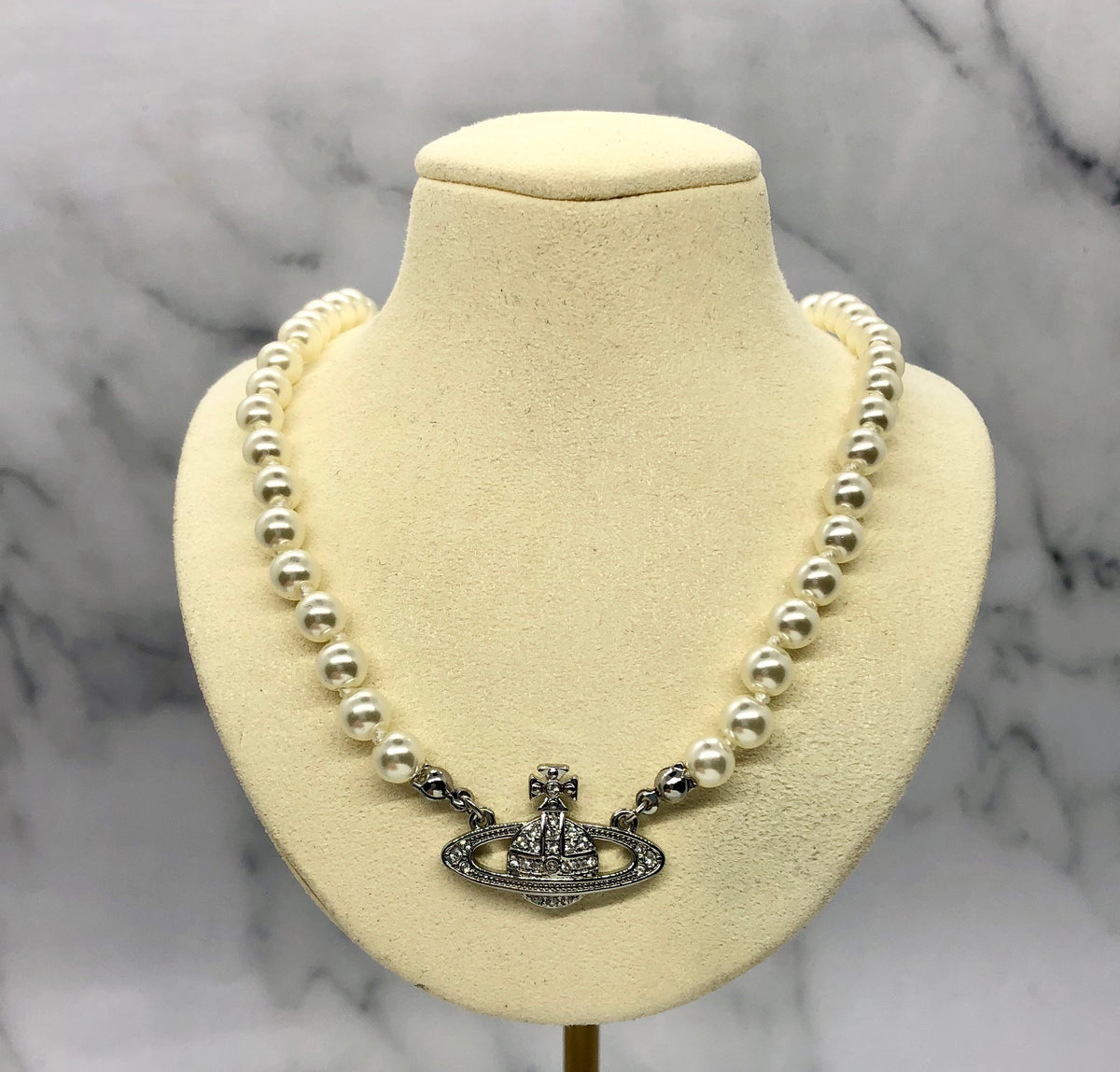 VIVIENNE WESTWOOD Pearl Orb Necklace - Pre owned