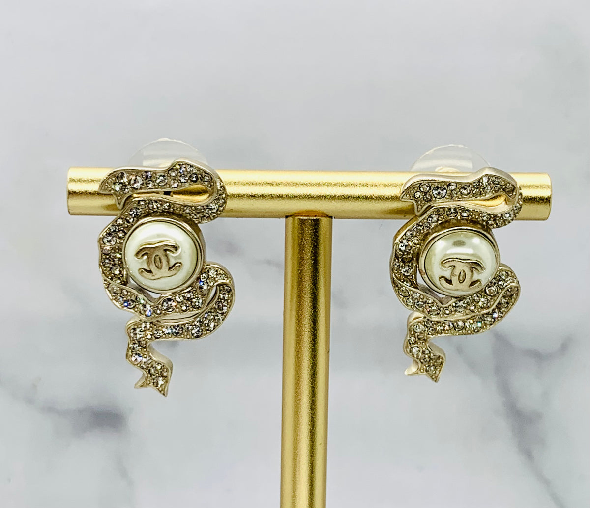 CHANEL CC 2017 Rhinestone Ribbon Earrings -Pre owned
