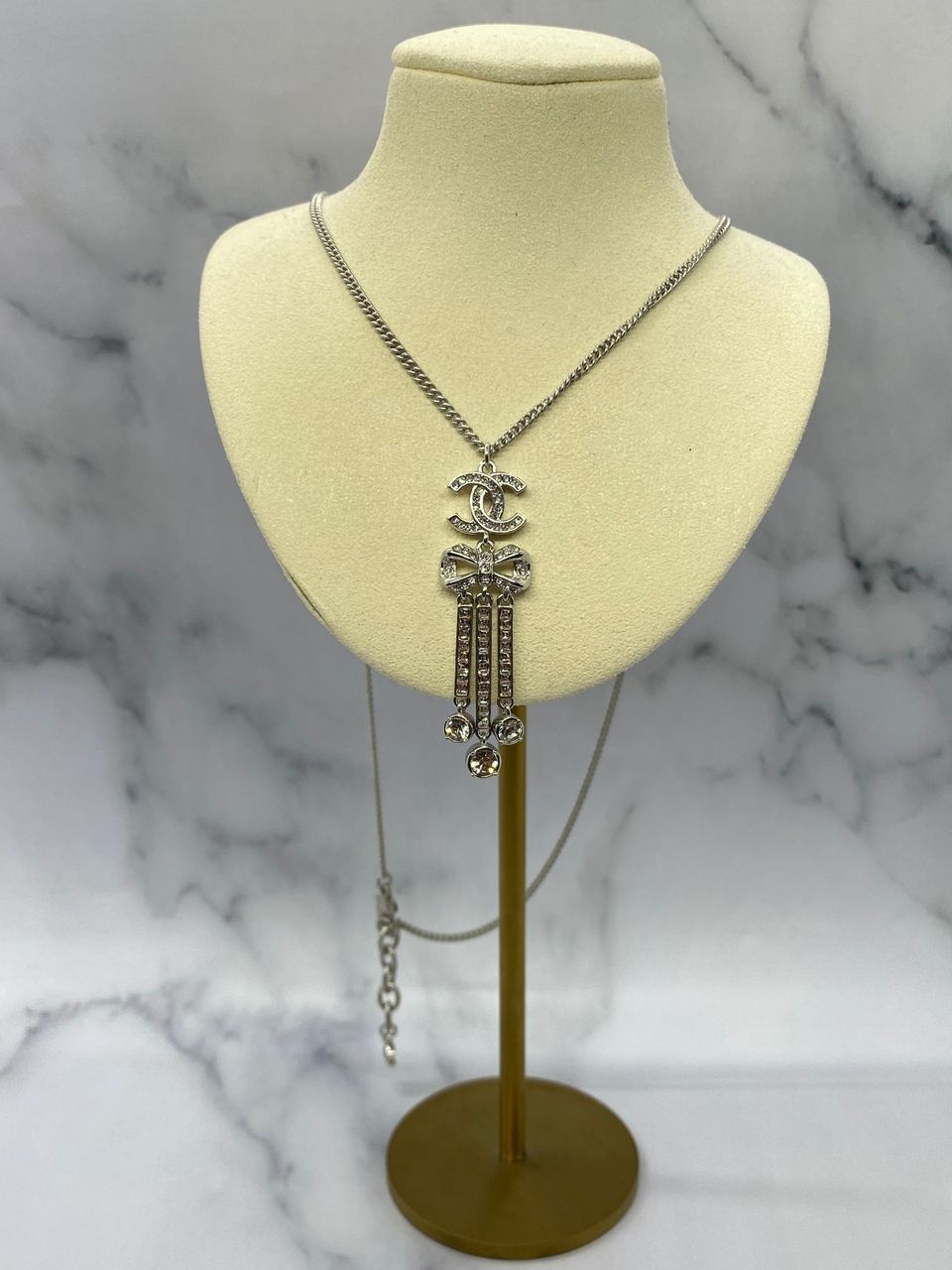CHANEL CC 2018 Silver Tone Bow Rhinestone Necklace - Pre owned