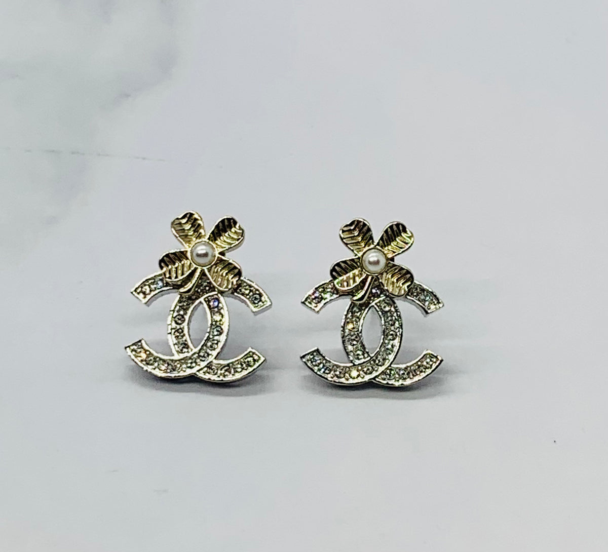 CHANEL CC Clover Rhinestone Earrings - Pre owned