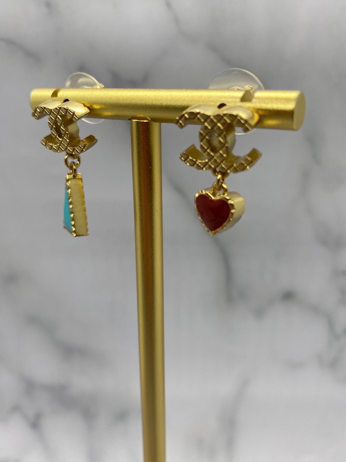 CHANEL CC 2017 Asymmetric Pendant Earrings - Pre owned