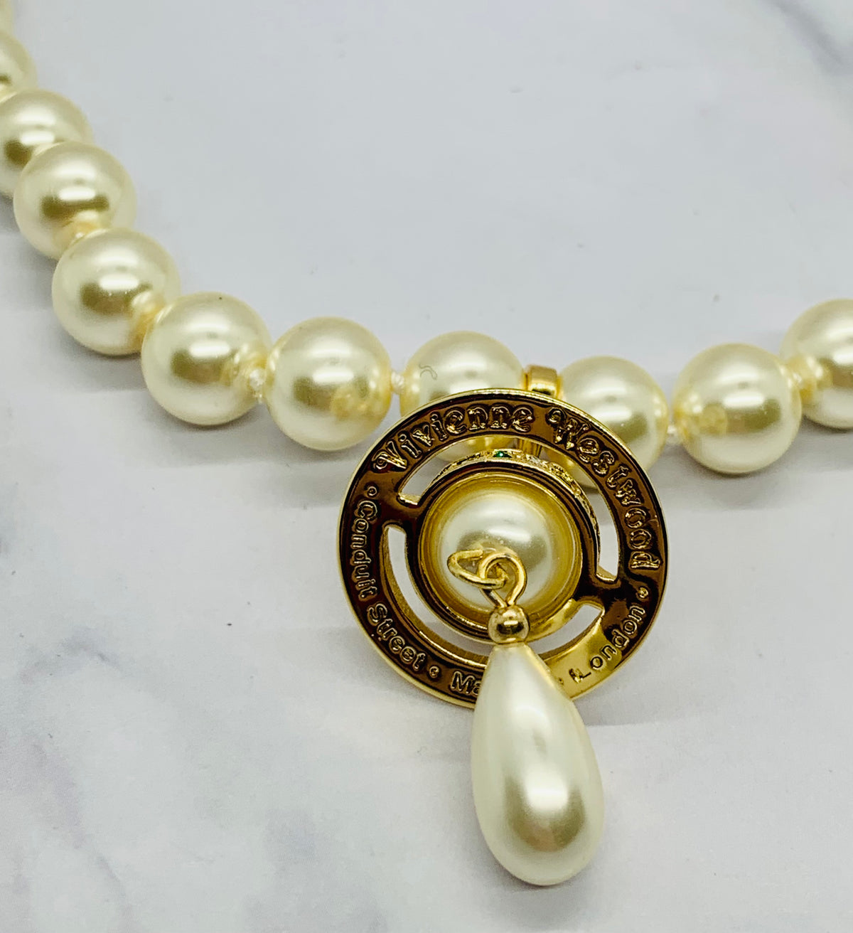 VIVIENNE WESTWOOD Gold Tone Pearl Orb Necklace - Pre owned