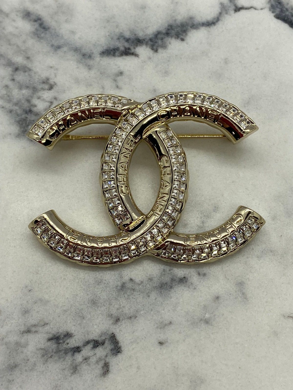 CHANEL CC Pale Gold Rhinestone Brooch Pin - Pre owned