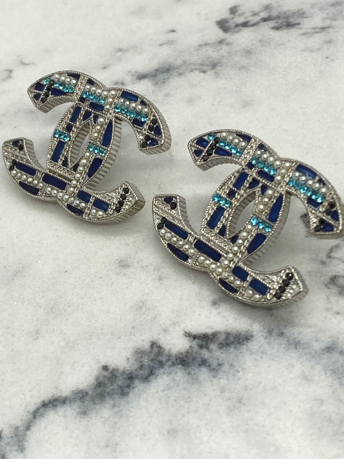 CHANEL CC Silver Tone Blue Plaid Pearl Earrings - Pre owned