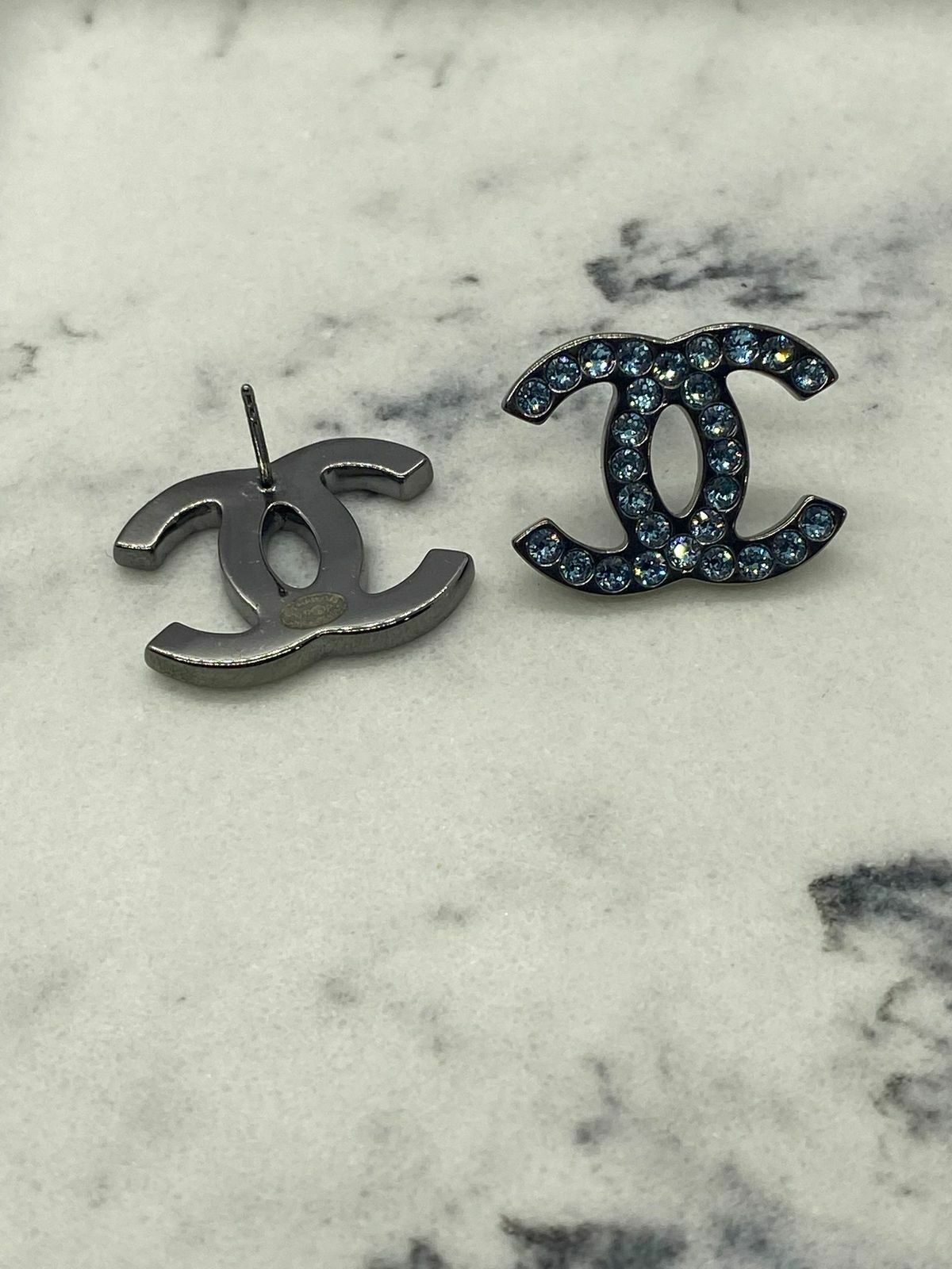 CHANEL CC 2017 Blue Rhinestone Earrings - Pre owned