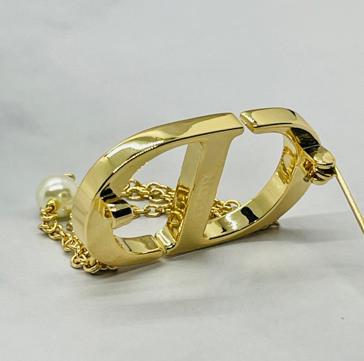 CHRISTIAN DIOR CD Pearl Chain Brooch Pin - Pre owned