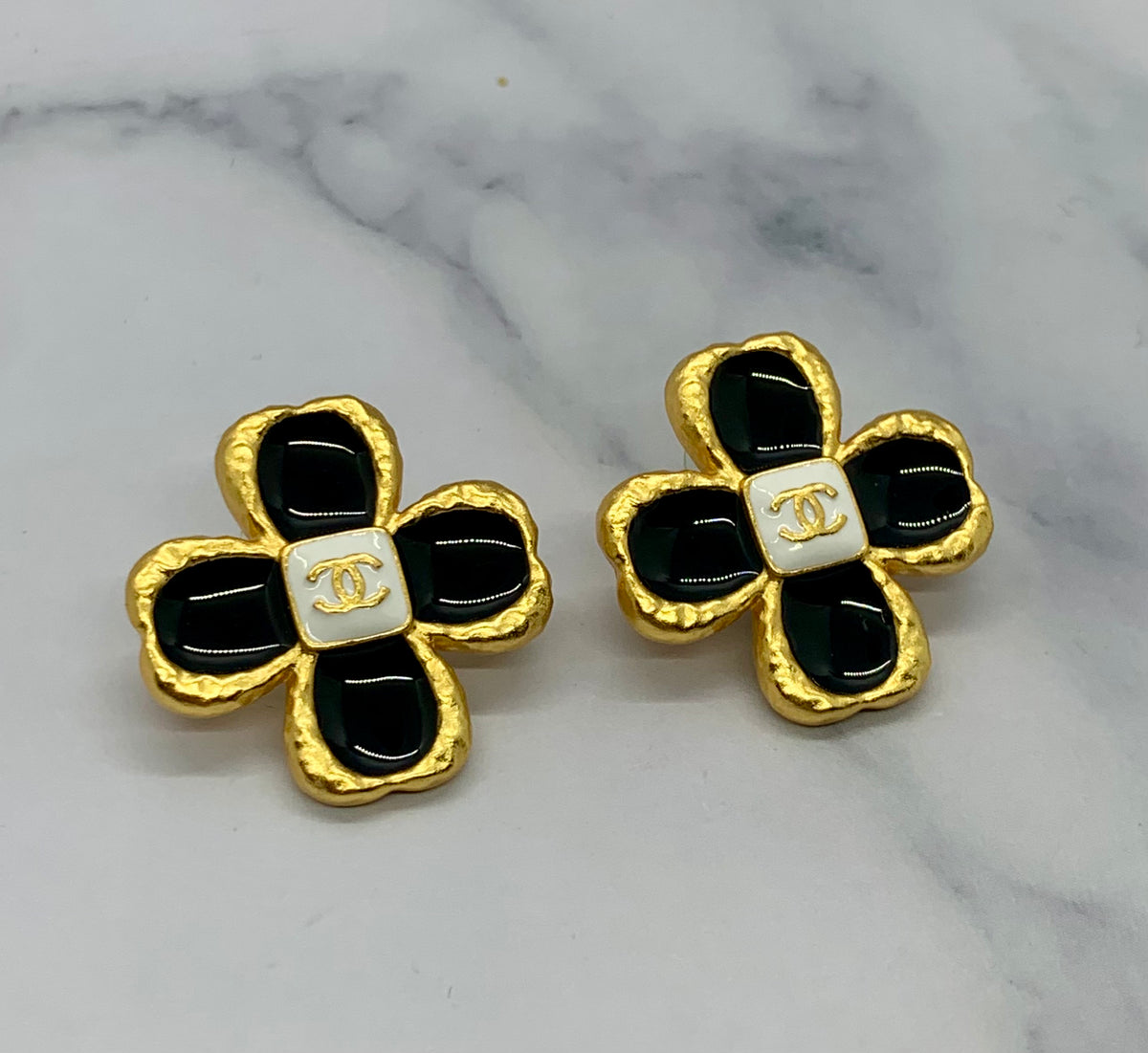 CHANEL CC Gold Flower Earrings - Pre owned
