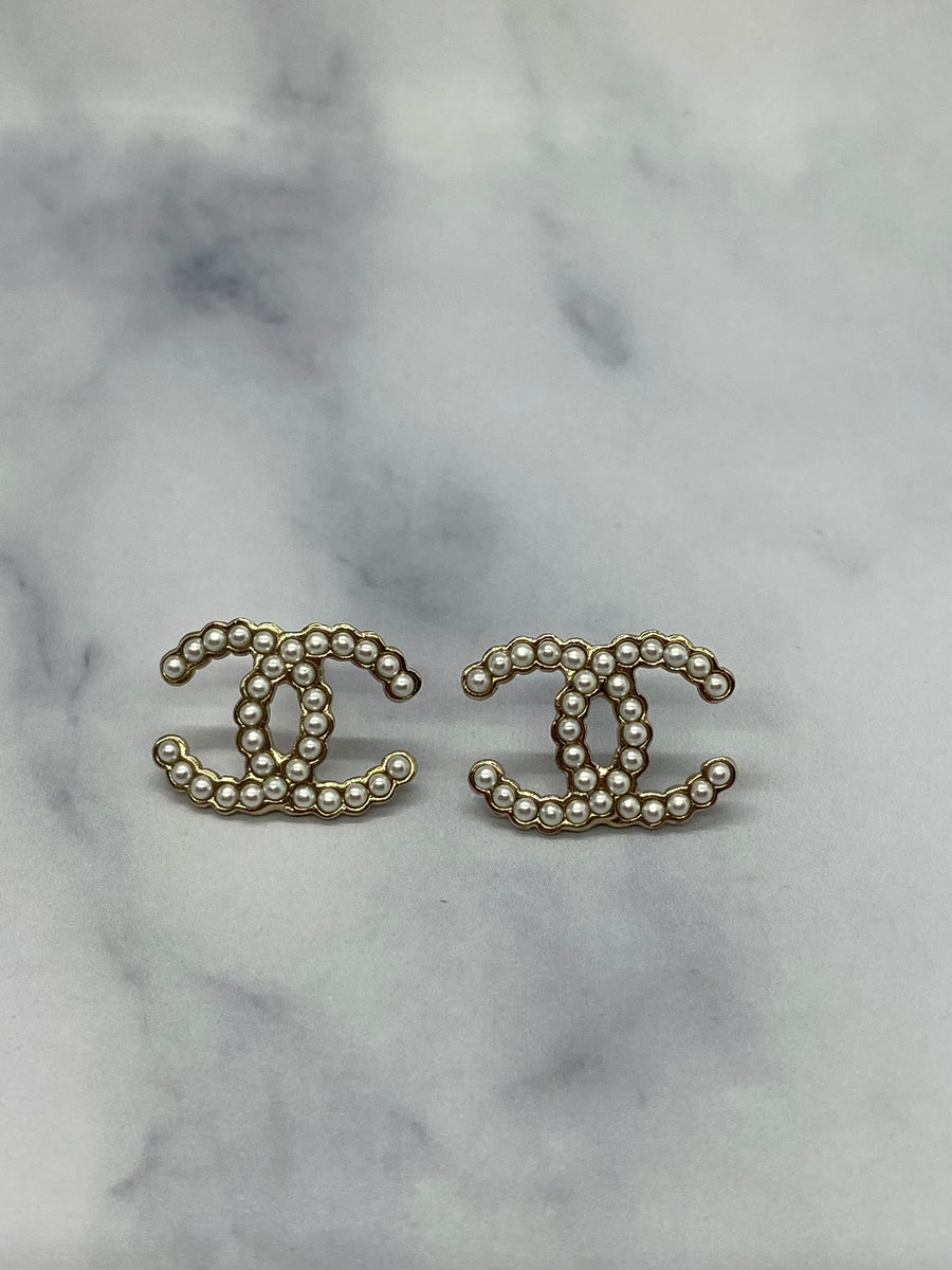 CHANEL CC Gold Tone Pearl Trim Earrings - Pre owned