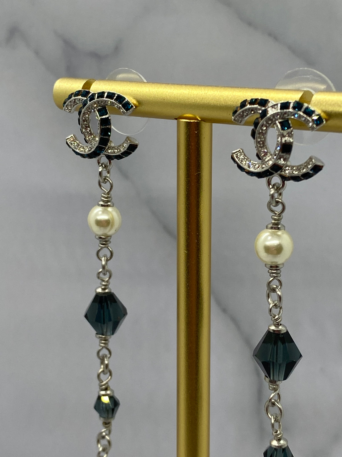 CHANEL CC 2019 Rhinestone Pendant Earrings - USED