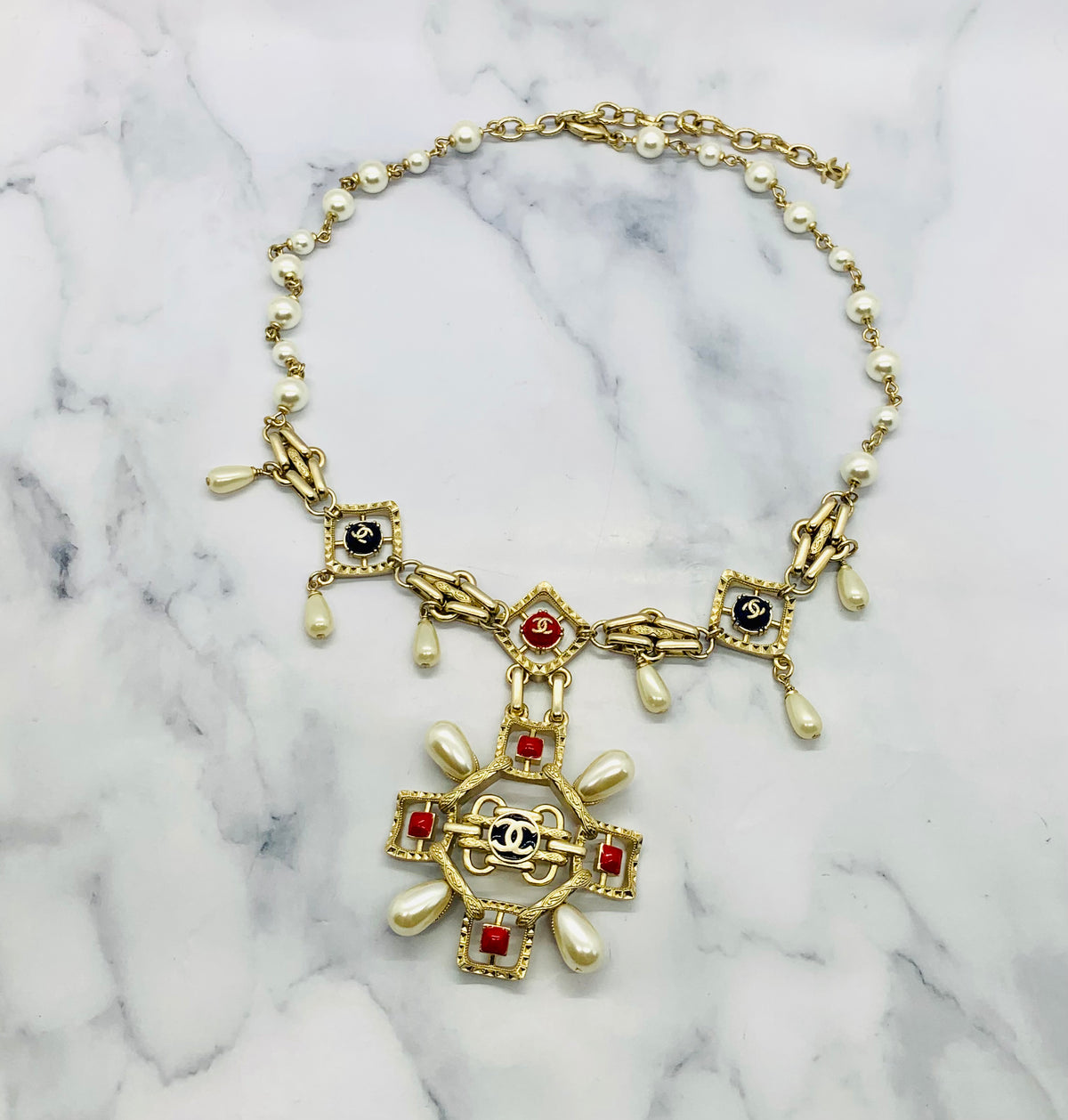 CHANEL CC 2017 Statement Necklace - Pre owned