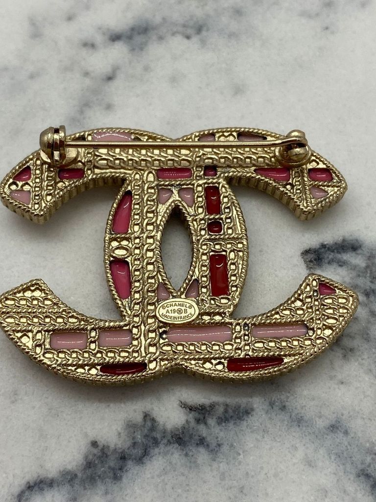 CHANEL CC 2019 Red & Pink Pearl Plaid Brooch Pin - Pre owned
